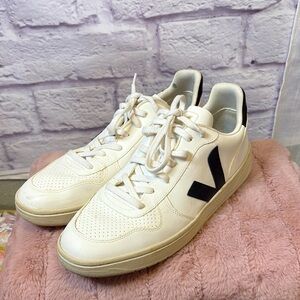 Veja White and Black Minimalist Sneakers men’s size 12